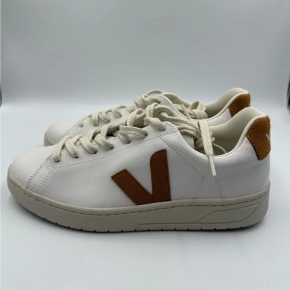 VEJA V-12 Sneakers - Picture 2 of 11